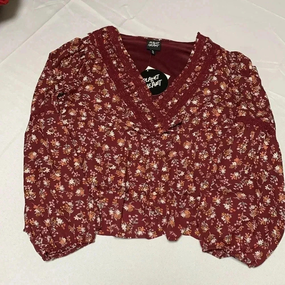 Planet Heart Women’s Shirt, Size XL